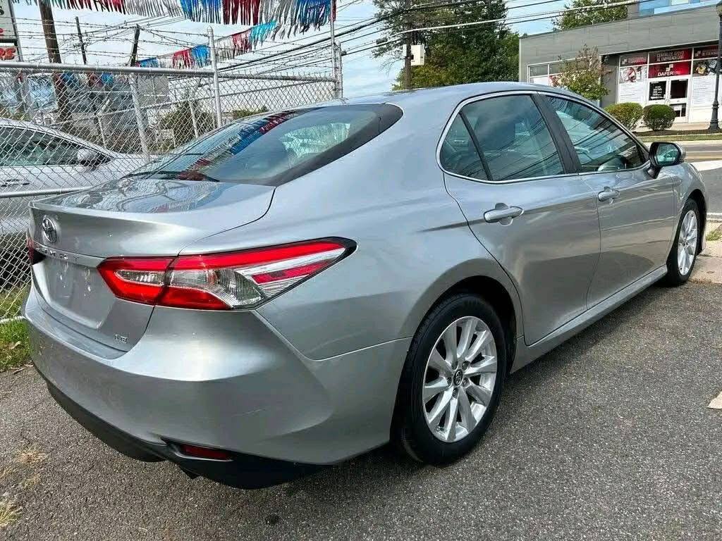 2018 Toyota Camry LE - Image 5